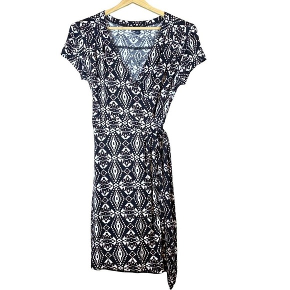 Banana Republic - Cap Sleeved Wrap Dress - Size Small - Black Aztec Pattern - Picture 5 of 13